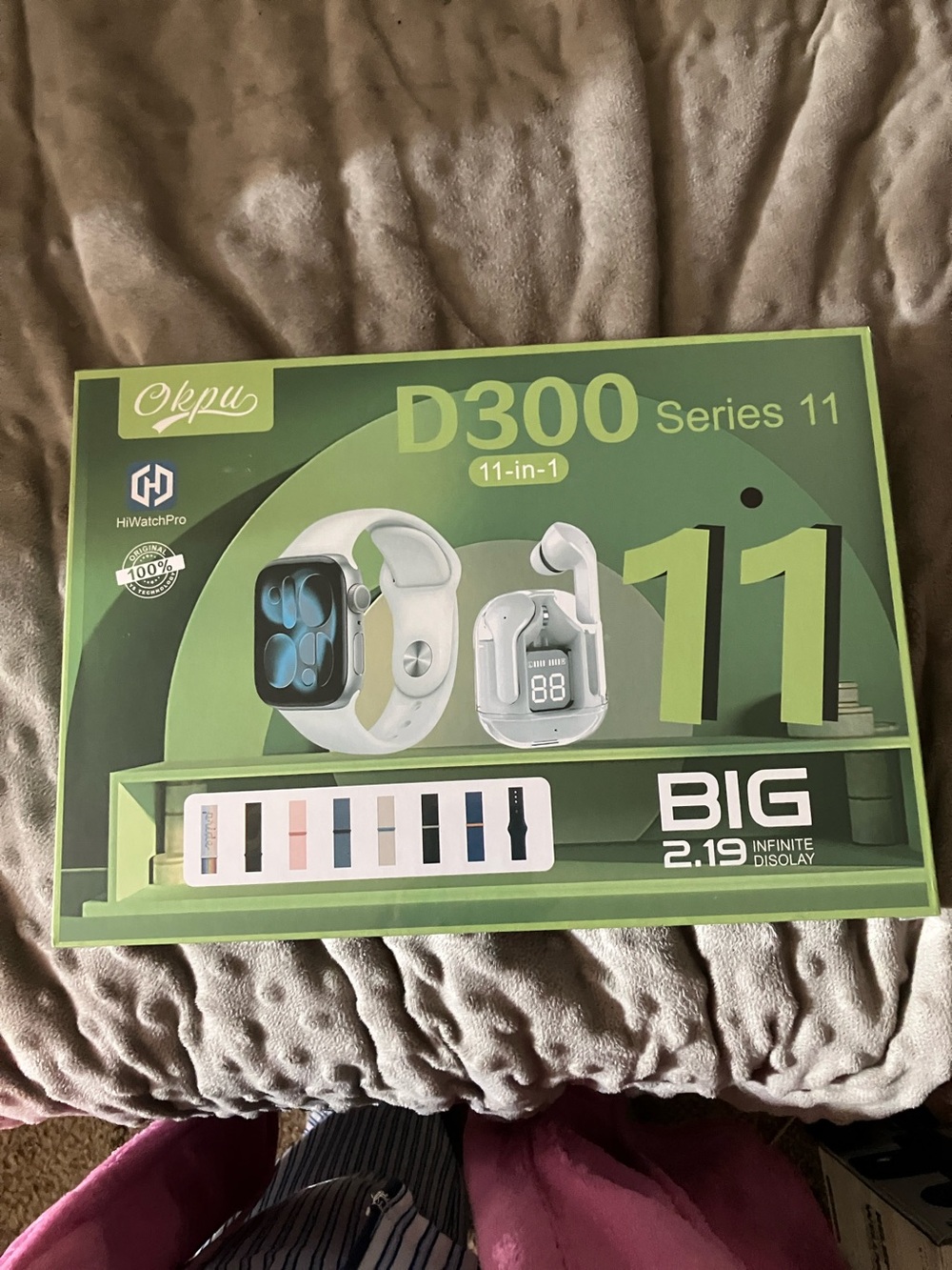 D300 Series 11 Smartwatch with White Band